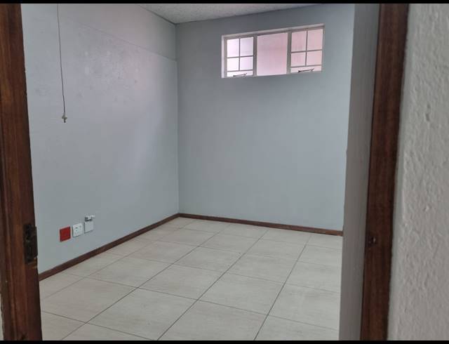 131M² OFFICE TO LET IN SONHEUWEL